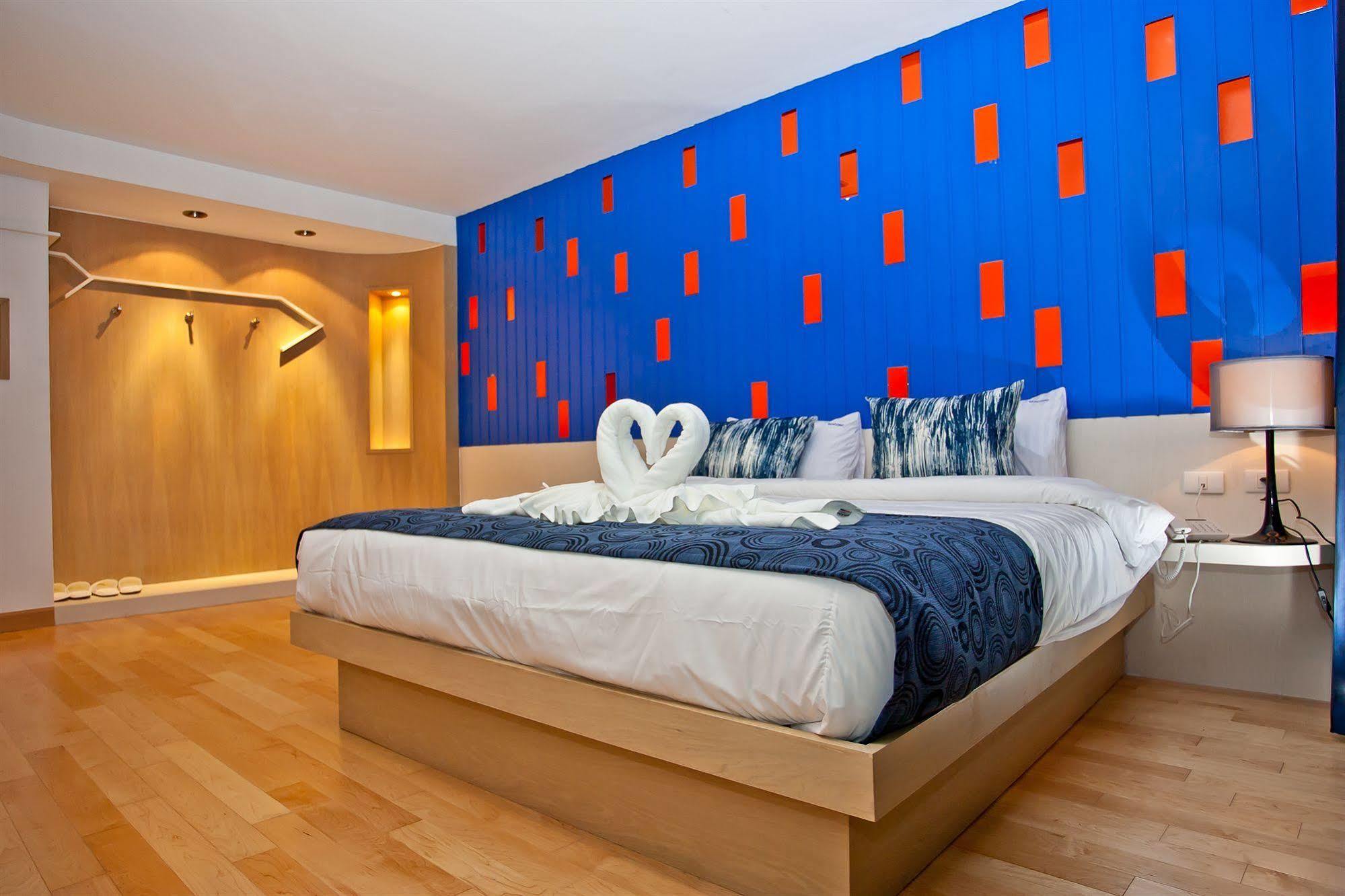 Sea Cono Boutique Hotel Phuket Bagian luar foto